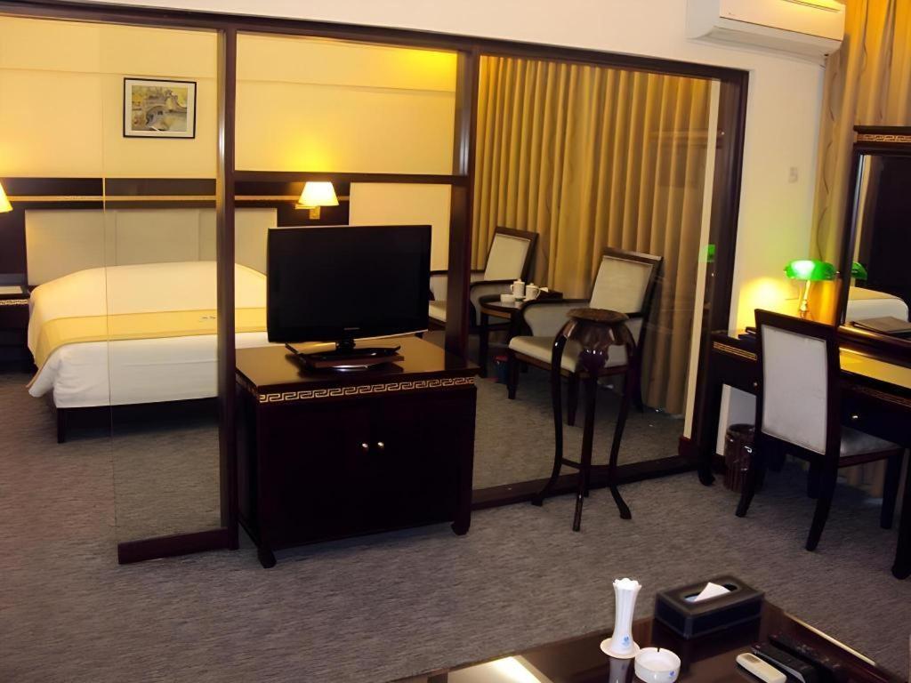 Huu Nghi Hotel Hajfong Zewnętrze zdjęcie